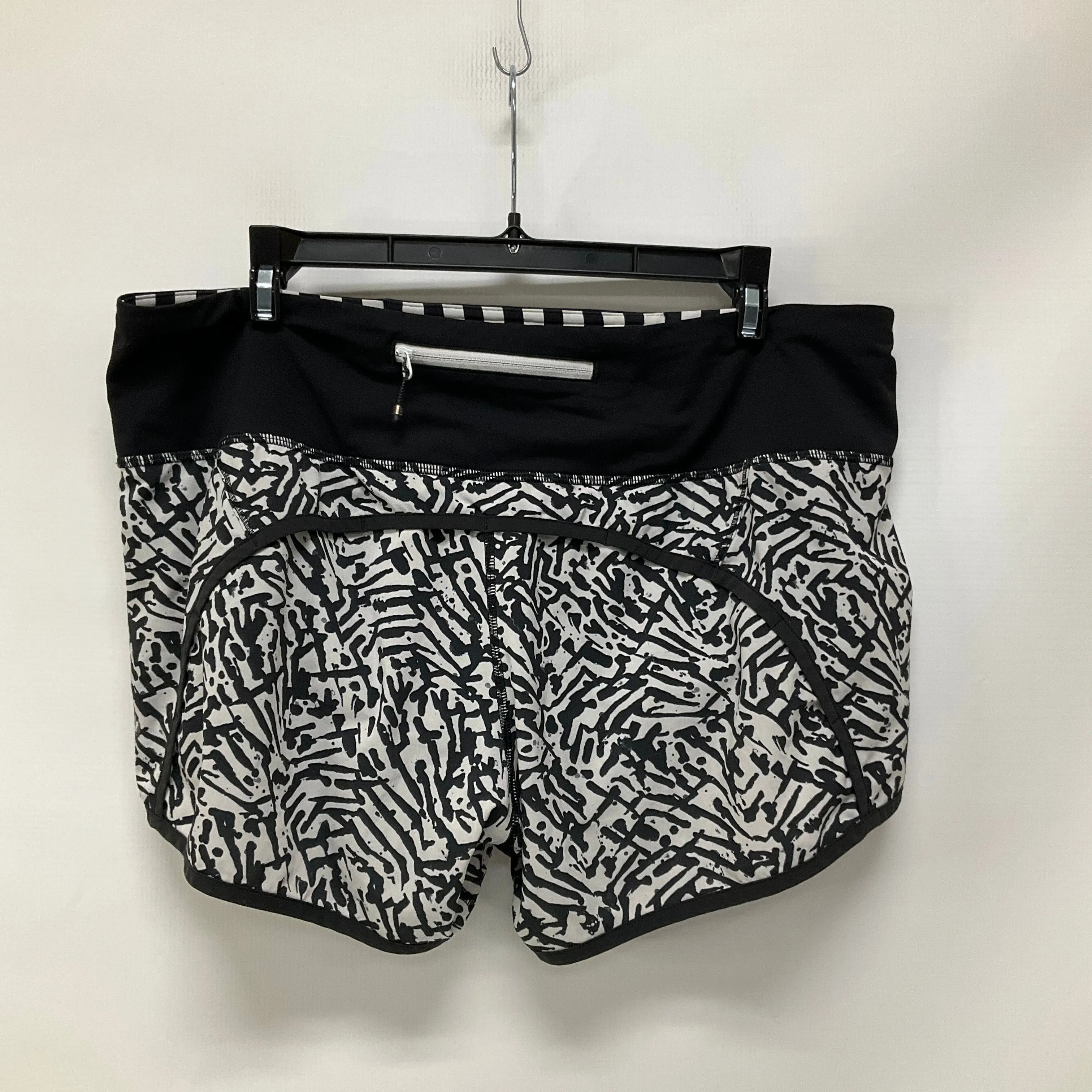 Athletic Shorts By Lululemon In Black & White, Size: 10