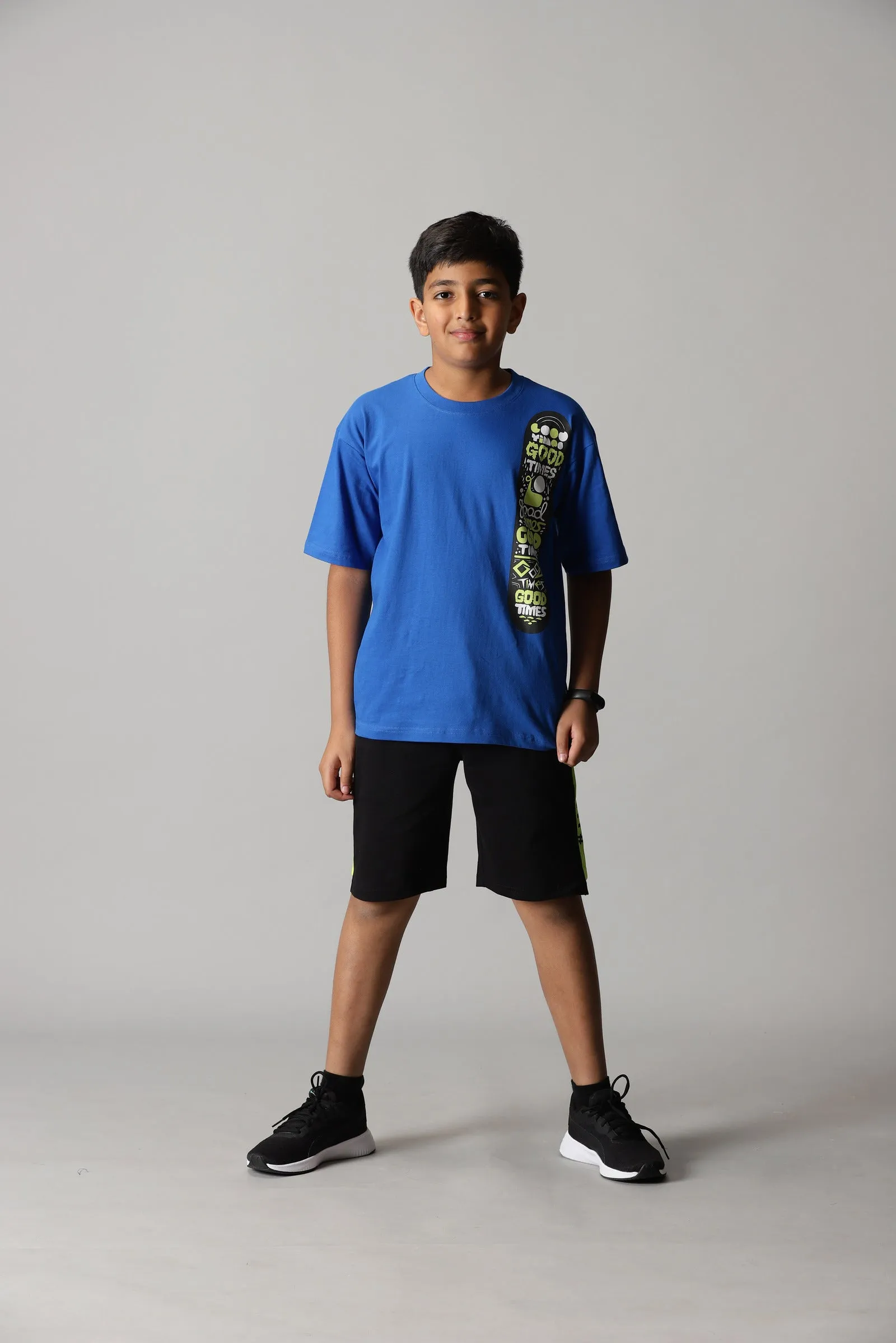 Boys Printed Drop Shoulder Tee & Cut & Sew Knee Length Shorts Set