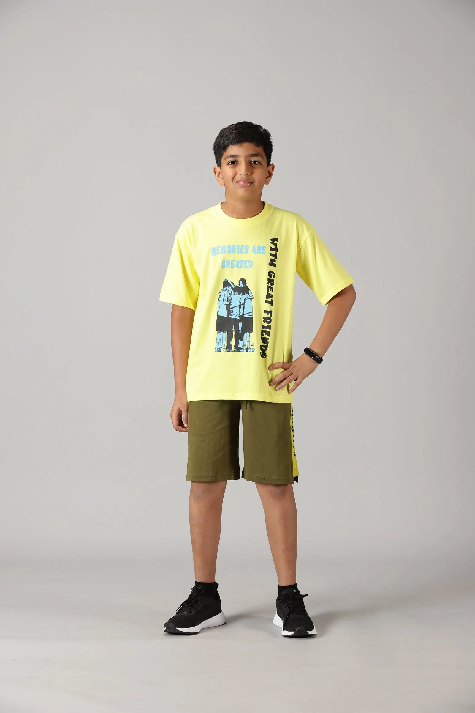 Boys Printed Drop Shoulder Tee & Cut & Sew Knee Length Shorts Set