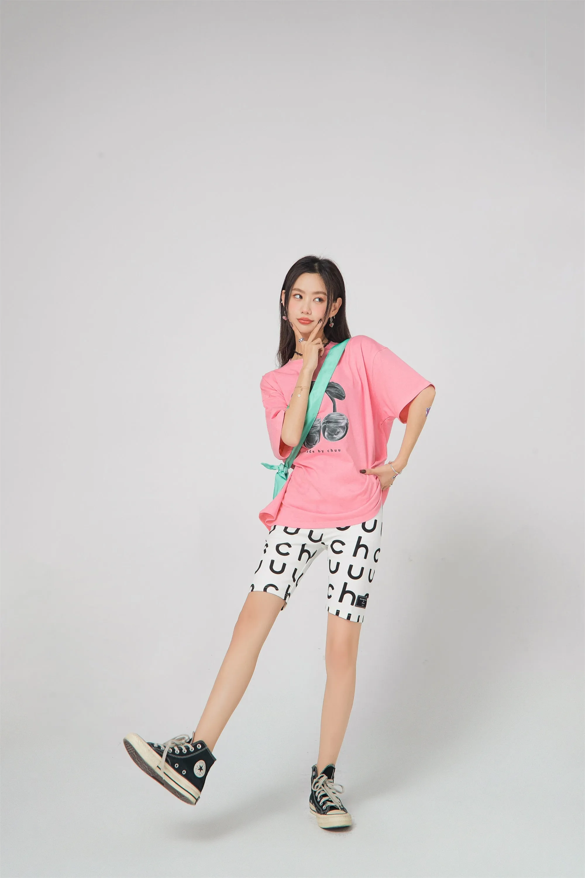 Chuu Logo Bermuda Legging Shorts