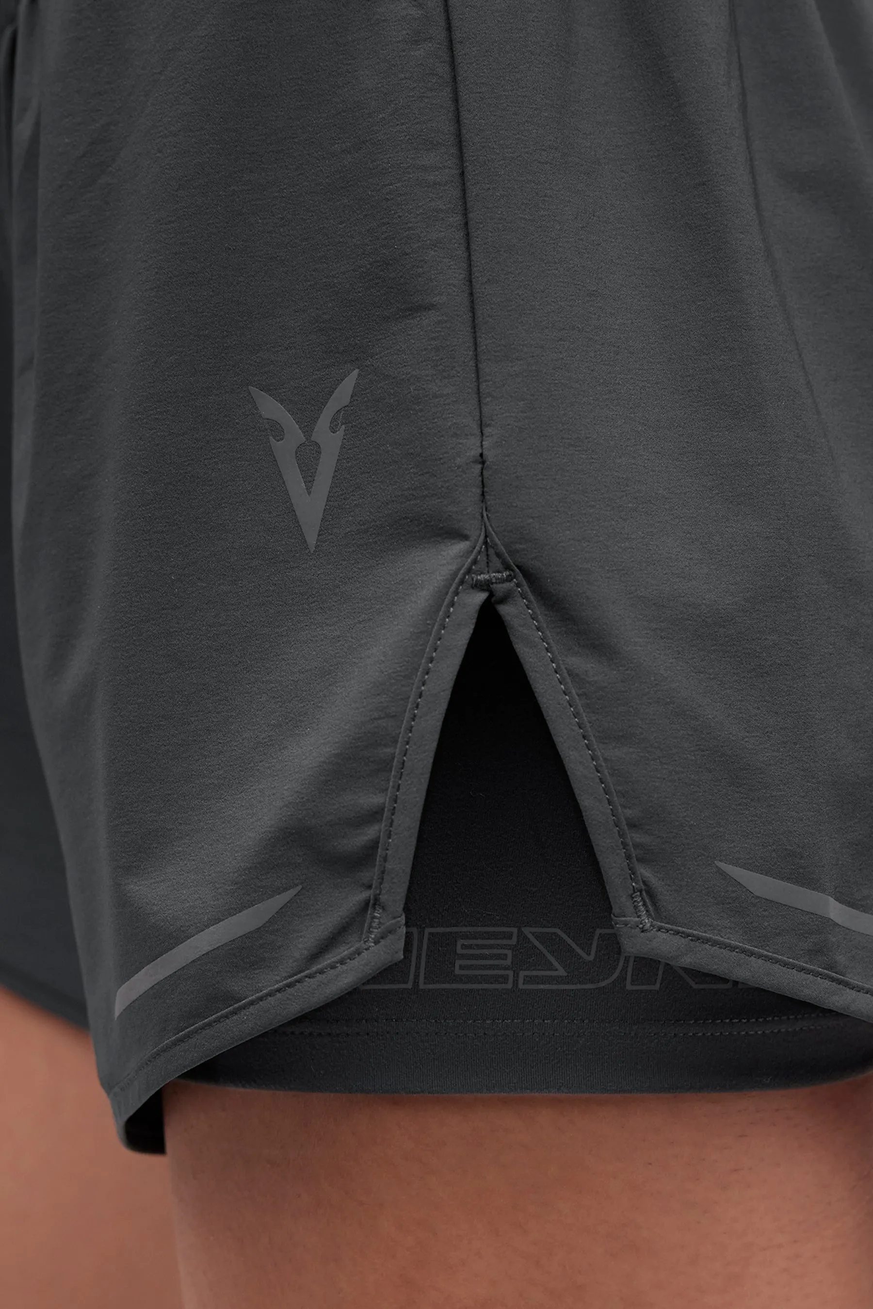 V_LYTE 3.5" 2-IN-1 SHORTS - Dark Gray